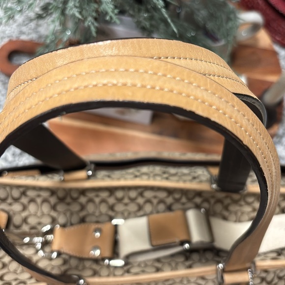 Coach Bag Extra Large~ Very Good Condition~Lots of Storage!!!! - Picture 4 of 16